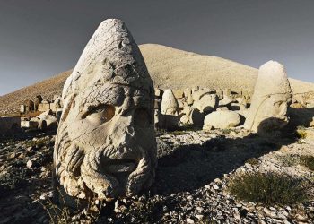 Why Are We Drawn to Ancient Ruins When Modern Cities Seem to Have It All?